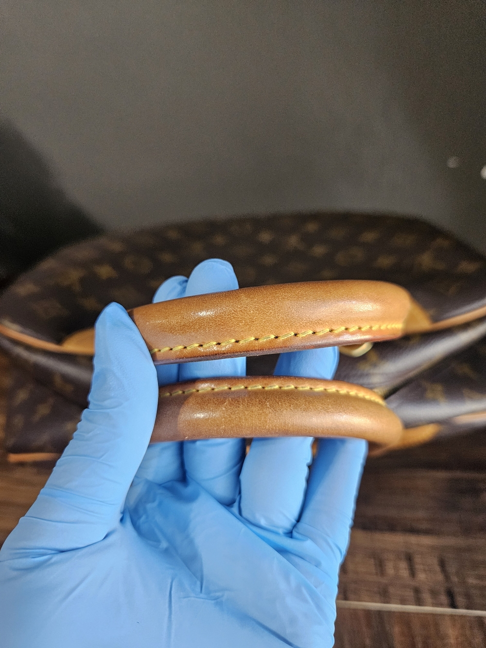 Authentic Louis Vuitton Deauville Monogram Canvas - Picture 13 of 16